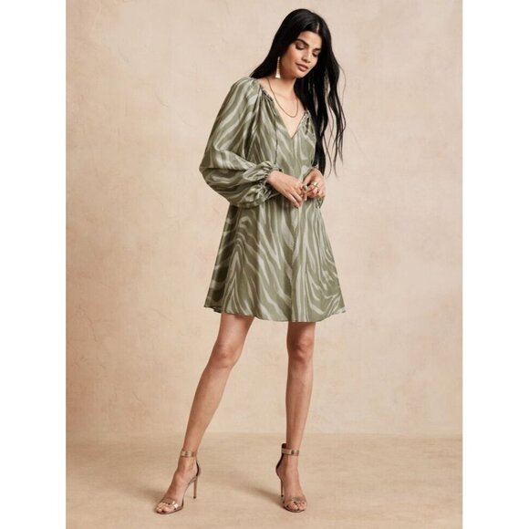 Banana Republic Dresses & Skirts - BANANA REPUBLIC Reverie Green Zebra 100% Silk Blouson Flowy Tent Dress, Size M
